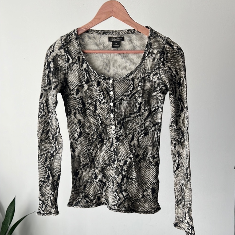LUCKY BRAND Snakeskin Print Long Sleeve thermal Top M